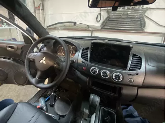 Магнитола для Mitsubishi Pajero Sport 2 (2008-2016) Андроид CarPlay