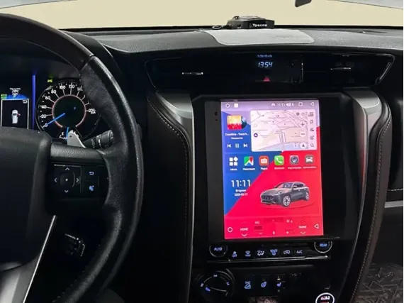 Магнитола для Toyota Fortuner (2015-2023) Тесла Андроид CarPlay