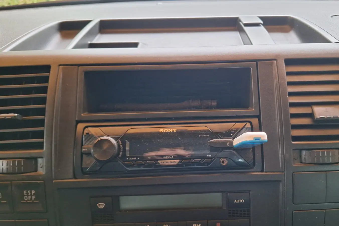 Volkswagen Caravelle 2007 Android head unit installation 