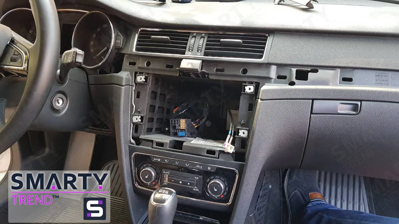 Skoda Superb audio system removing 